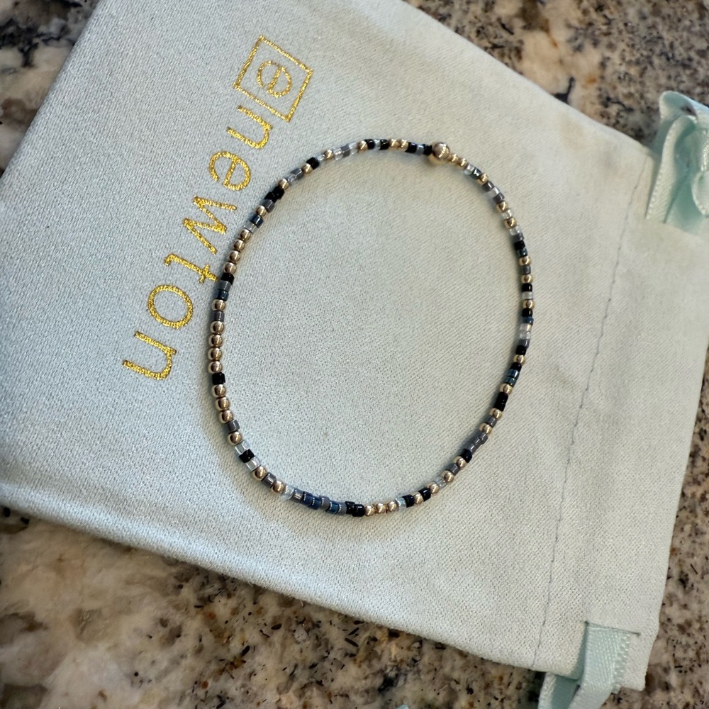 eNewton Black bead bracelet